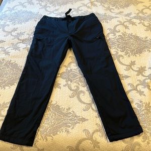 UniQlo Man pants. Like new. Very warm for winter. Maybe works like light snow.